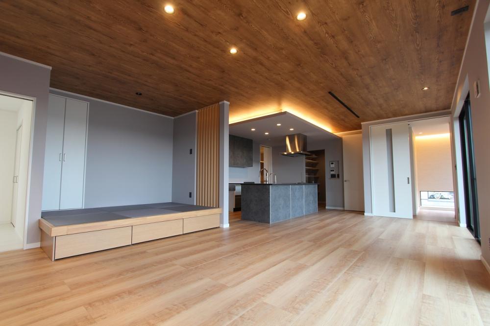 鶴ヶ島市 注文住宅：グレー×ウッドの大人モダンな平屋