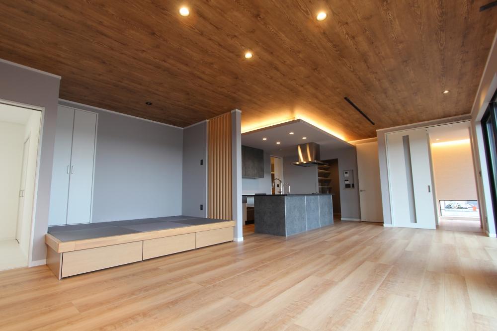 鶴ヶ島市 注文住宅：グレー×ウッドの大人モダンな平屋