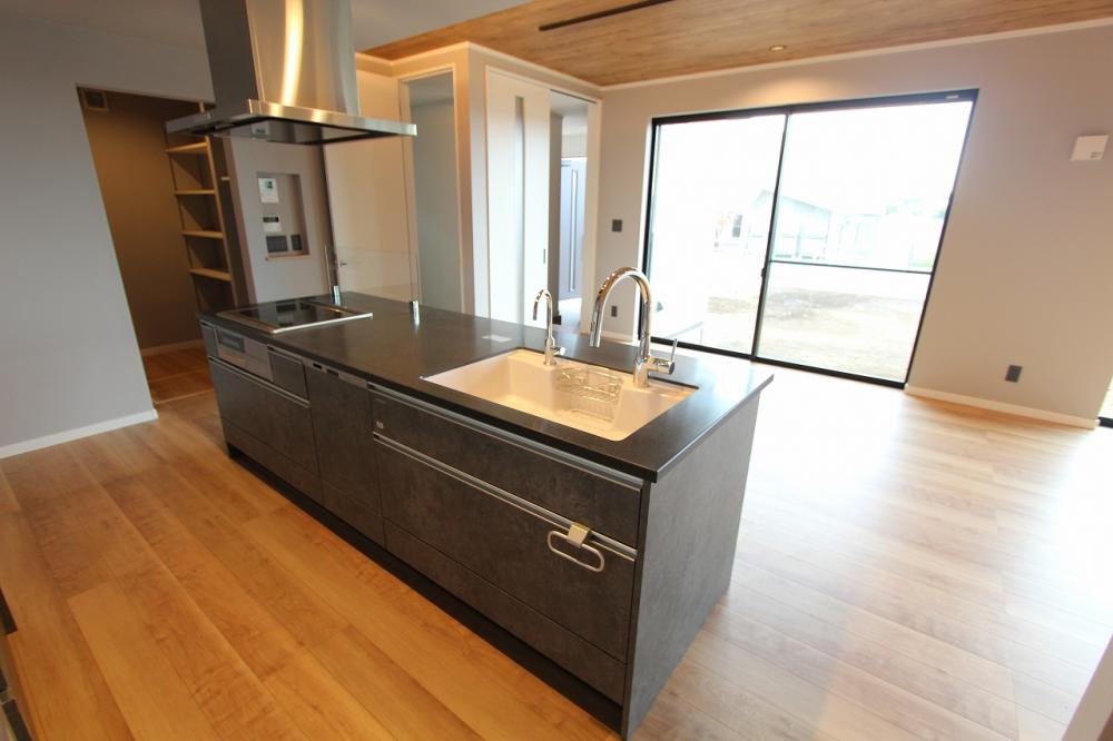 鶴ヶ島市 注文住宅：グレー×ウッドの大人モダンな平屋