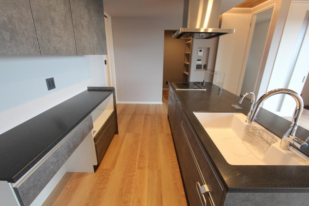 鶴ヶ島市 注文住宅：グレー×ウッドの大人モダンな平屋