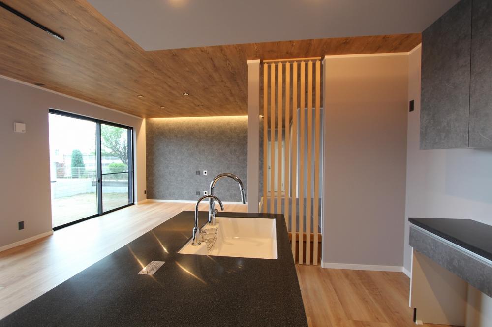 鶴ヶ島市 注文住宅：グレー×ウッドの大人モダンな平屋