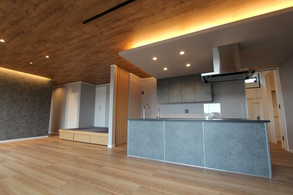 鶴ヶ島市 注文住宅：グレー×ウッドの大人モダンな平屋