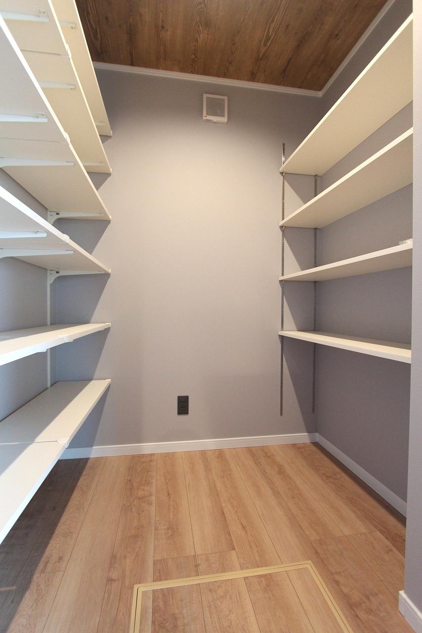 鶴ヶ島市 注文住宅：グレー×ウッドの大人モダンな平屋