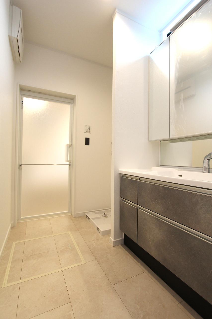 鶴ヶ島市 注文住宅：グレー×ウッドの大人モダンな平屋