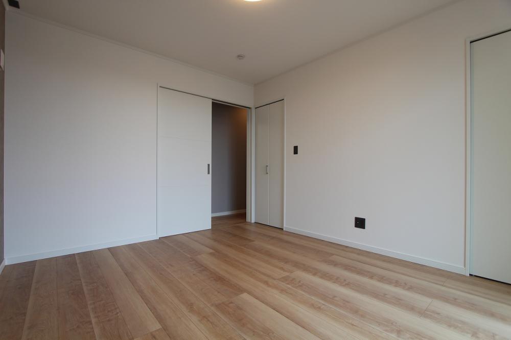 鶴ヶ島市 注文住宅：グレー×ウッドの大人モダンな平屋