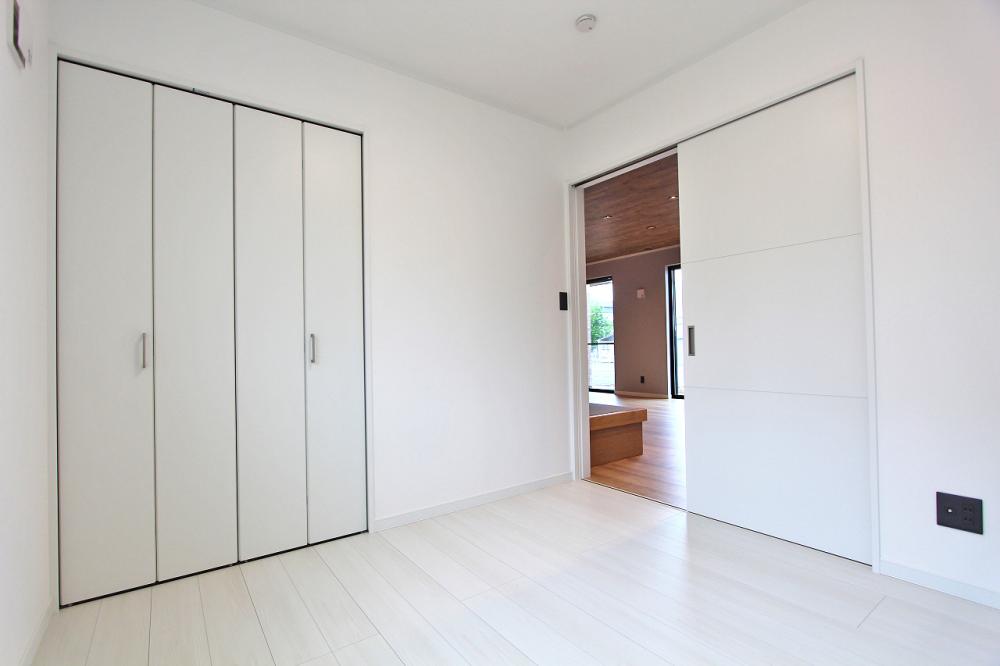 鶴ヶ島市 注文住宅：グレー×ウッドの大人モダンな平屋