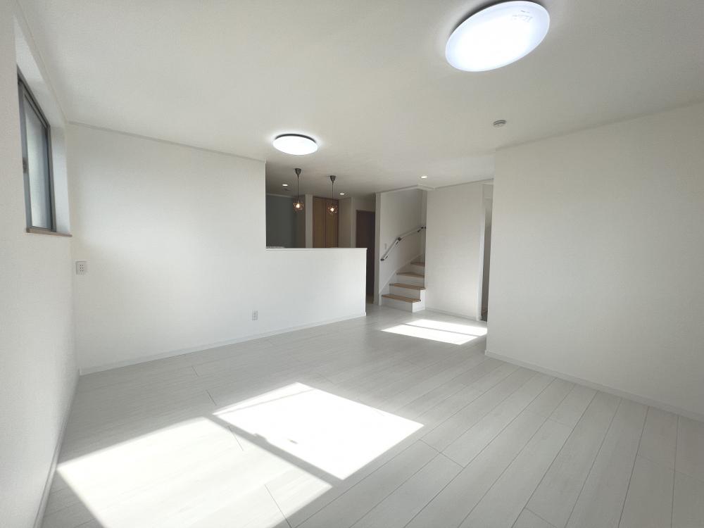 東京都板橋区 注文住宅：こだわり照明がお洒落なグレイッシュブルーのお家