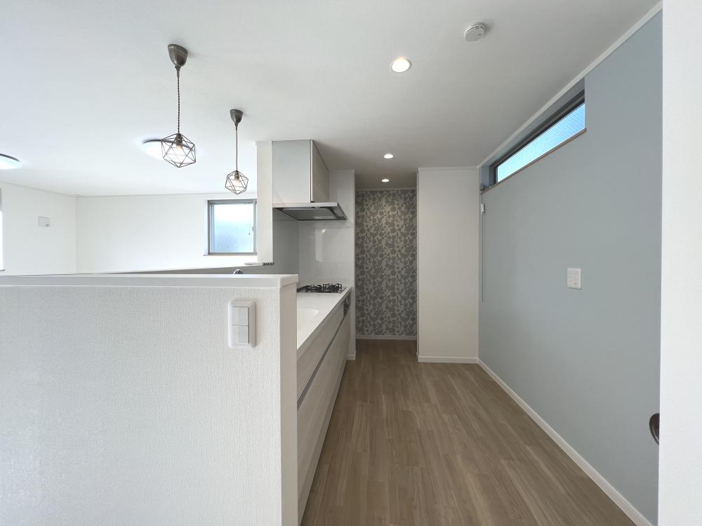 東京都板橋区 注文住宅：こだわり照明がお洒落なグレイッシュブルーのお家