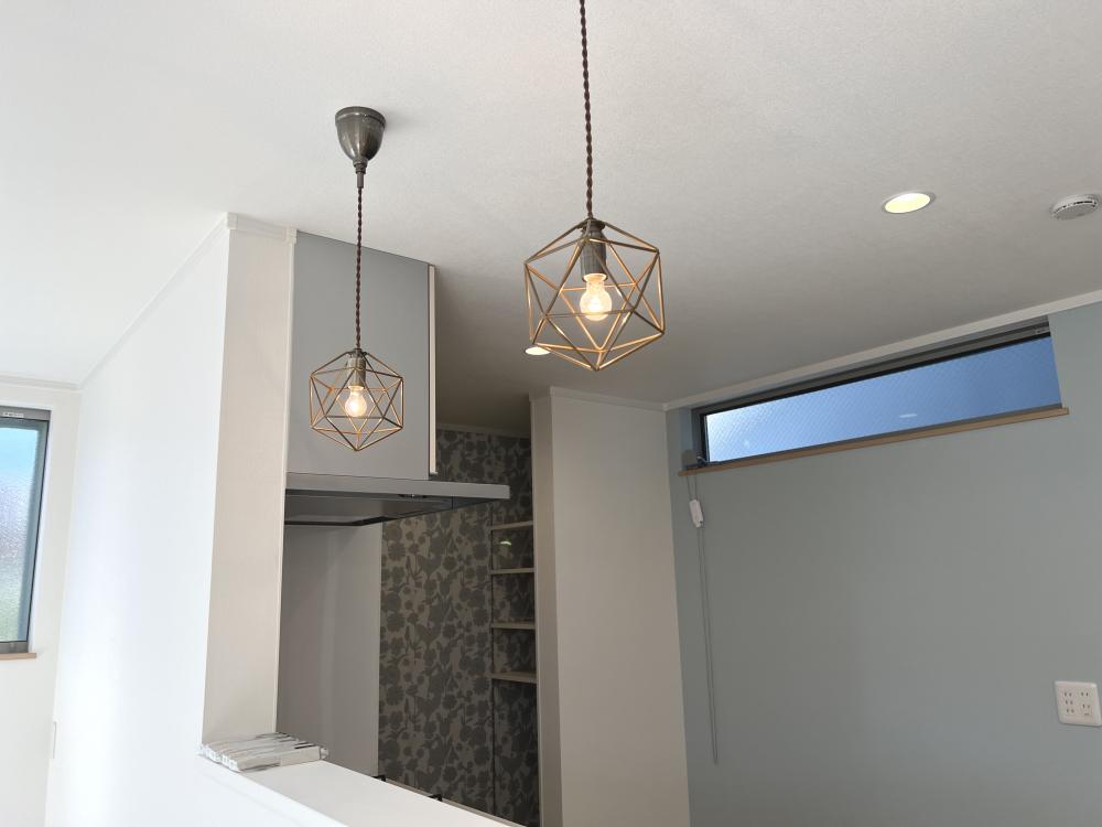 東京都板橋区 注文住宅：こだわり照明がお洒落なグレイッシュブルーのお家