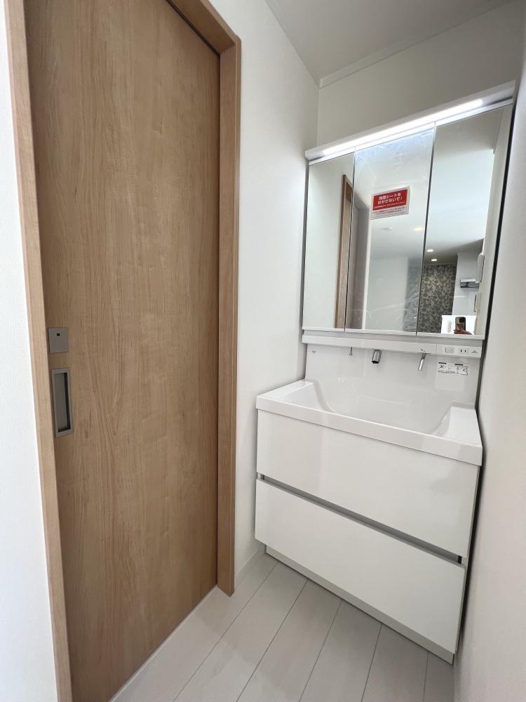 東京都板橋区 注文住宅：こだわり照明がお洒落なグレイッシュブルーのお家