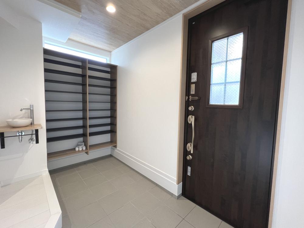 東京都板橋区 注文住宅：こだわり照明がお洒落なグレイッシュブルーのお家