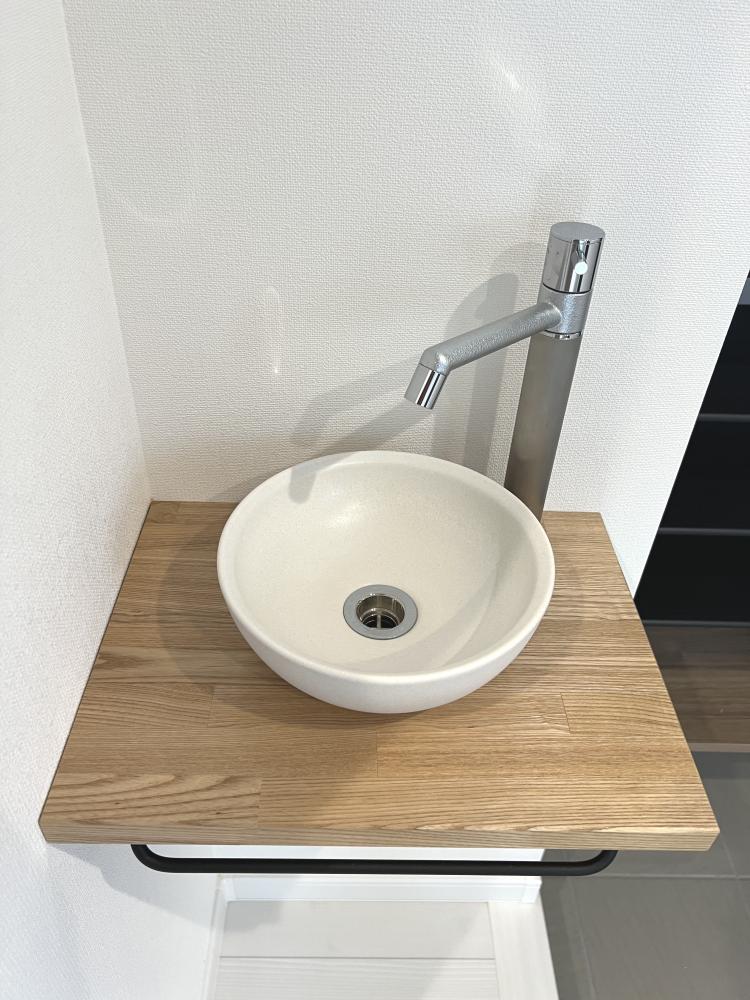 東京都板橋区 注文住宅：こだわり照明がお洒落なグレイッシュブルーのお家