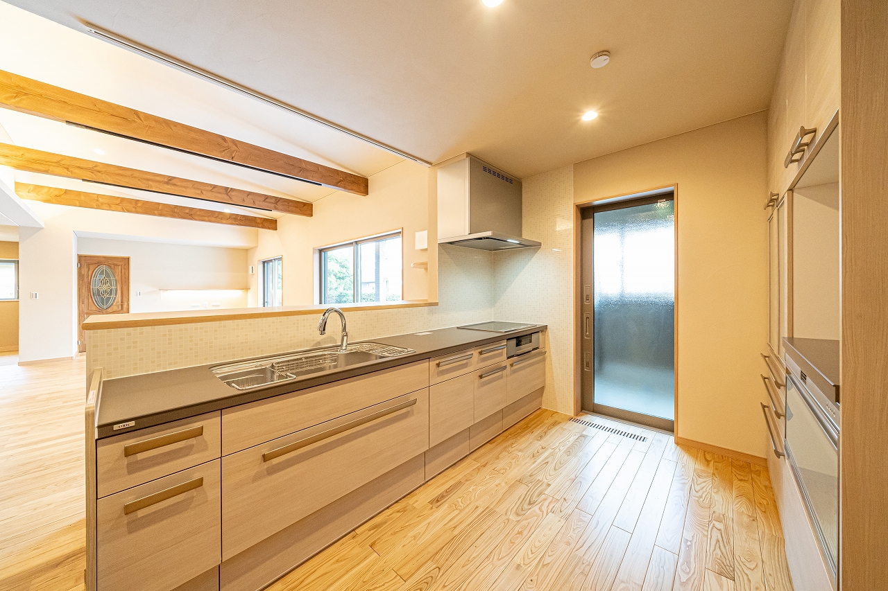 鶴ヶ島市 注文住宅：木の温もり感じる開放感のある家