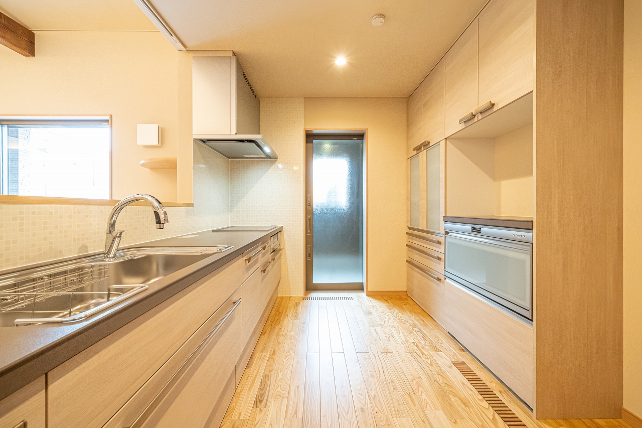 鶴ヶ島市 注文住宅：木の温もり感じる開放感のある家