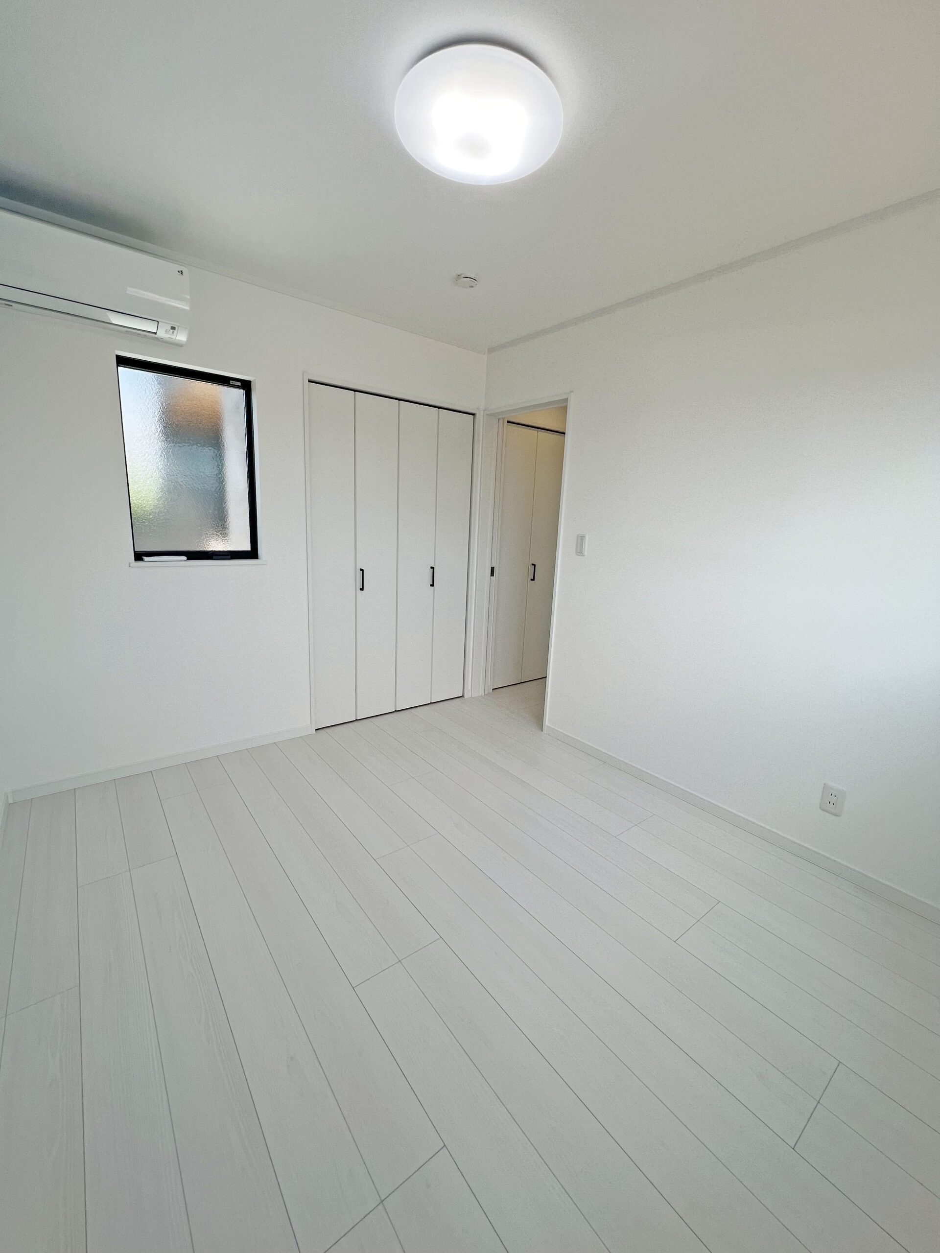 鶴ヶ島市 注文住宅：グレー×チェスナットのシンプルモダンな邸宅