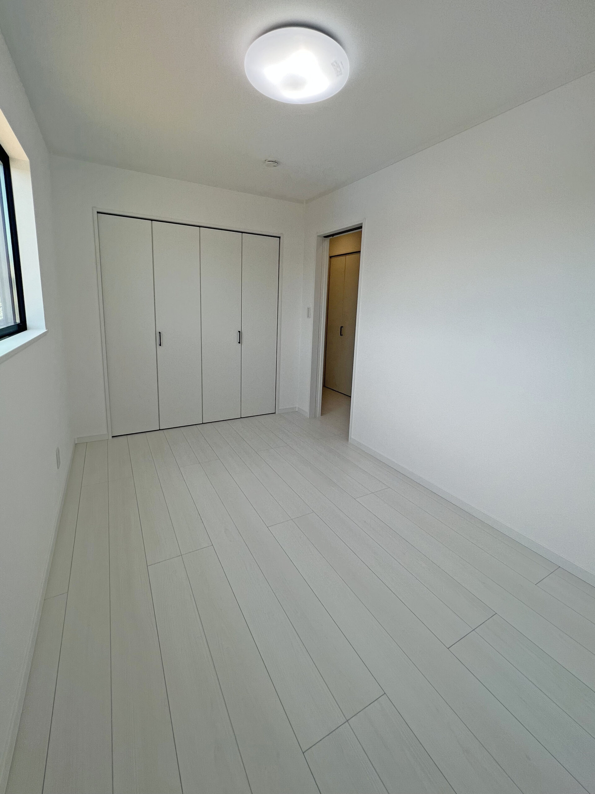 鶴ヶ島市 注文住宅：グレー×チェスナットのシンプルモダンな邸宅