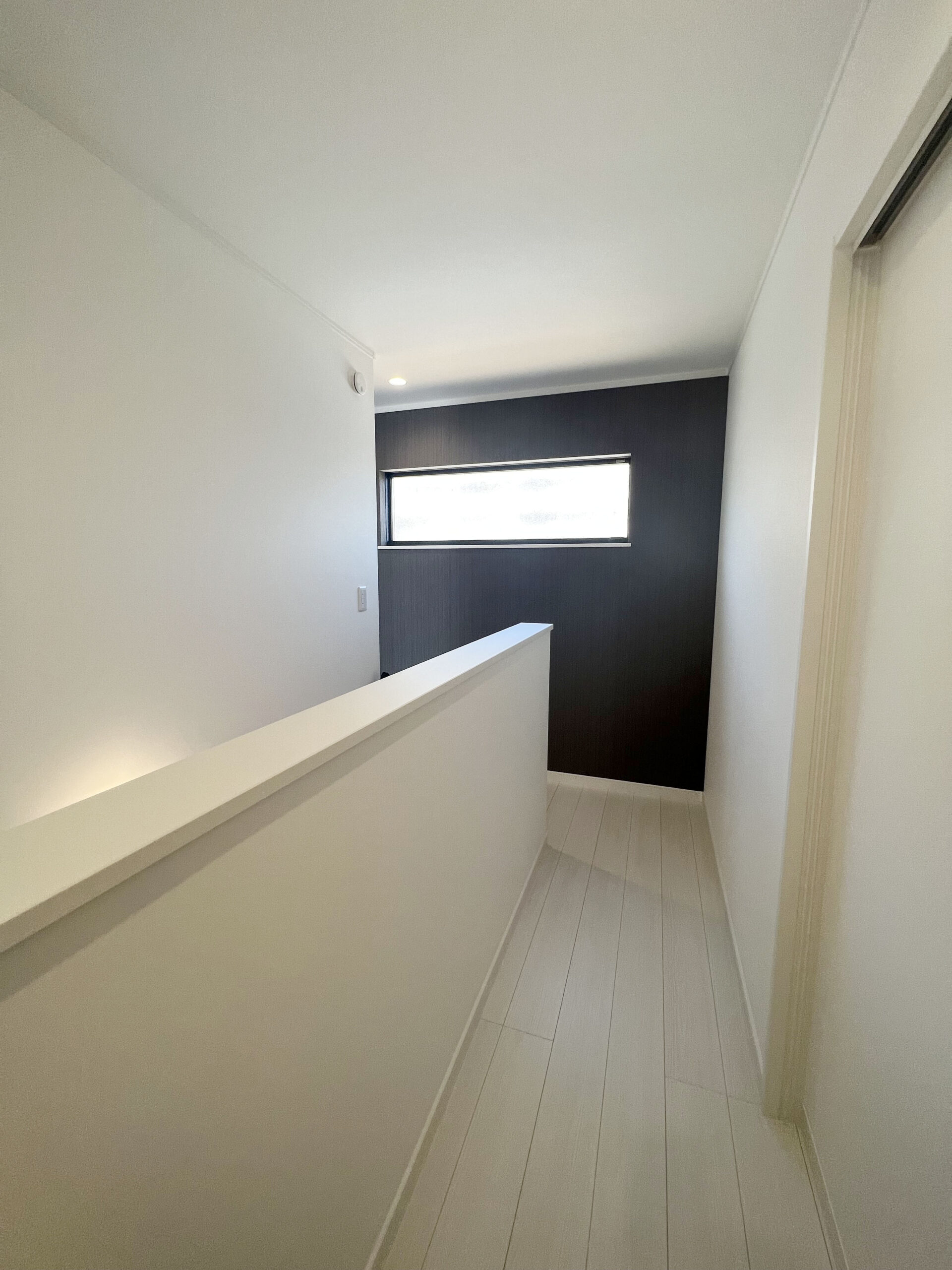 鶴ヶ島市 注文住宅：グレー×チェスナットのシンプルモダンな邸宅