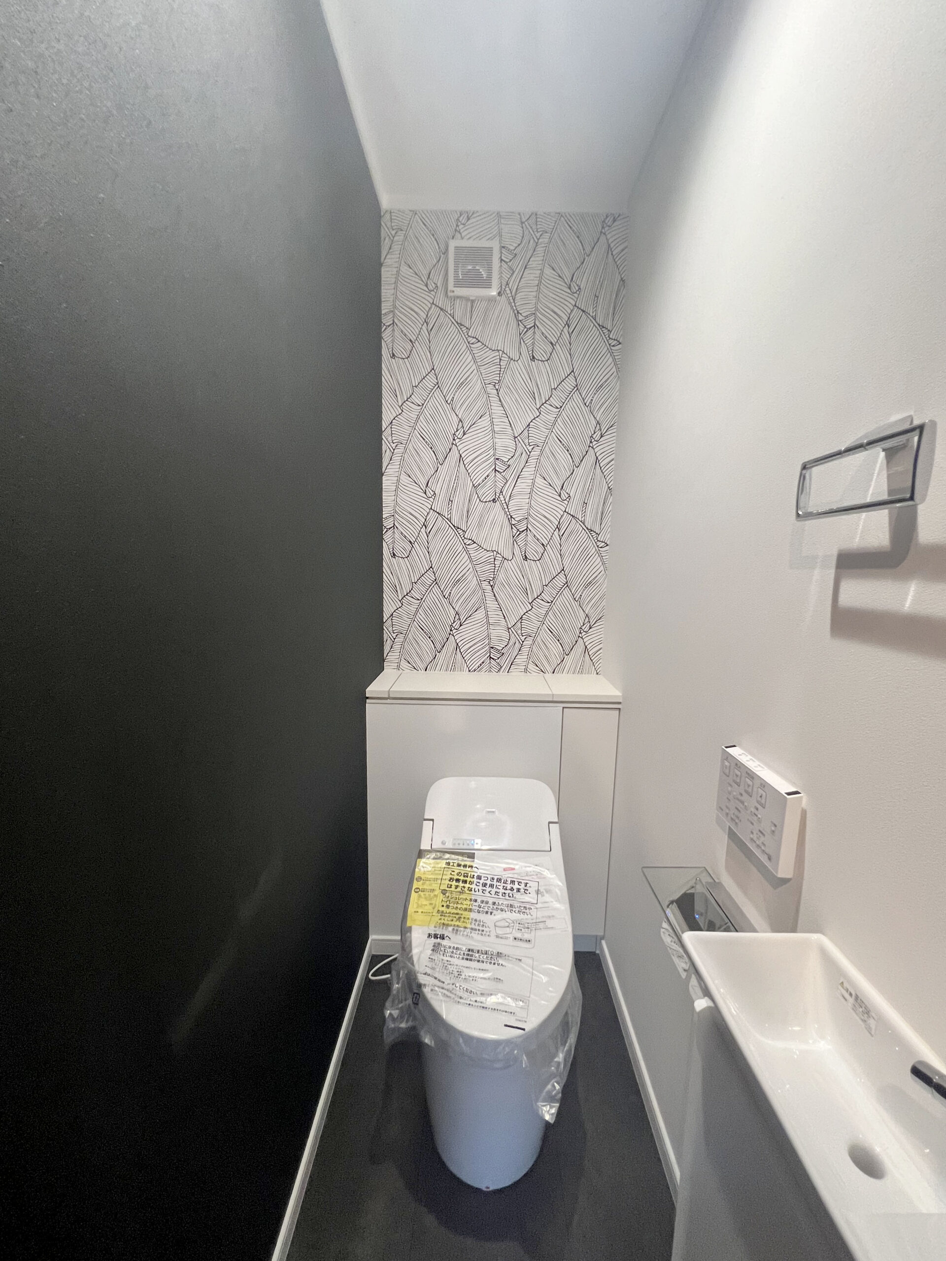 鶴ヶ島市 注文住宅：グレー×チェスナットのシンプルモダンな邸宅