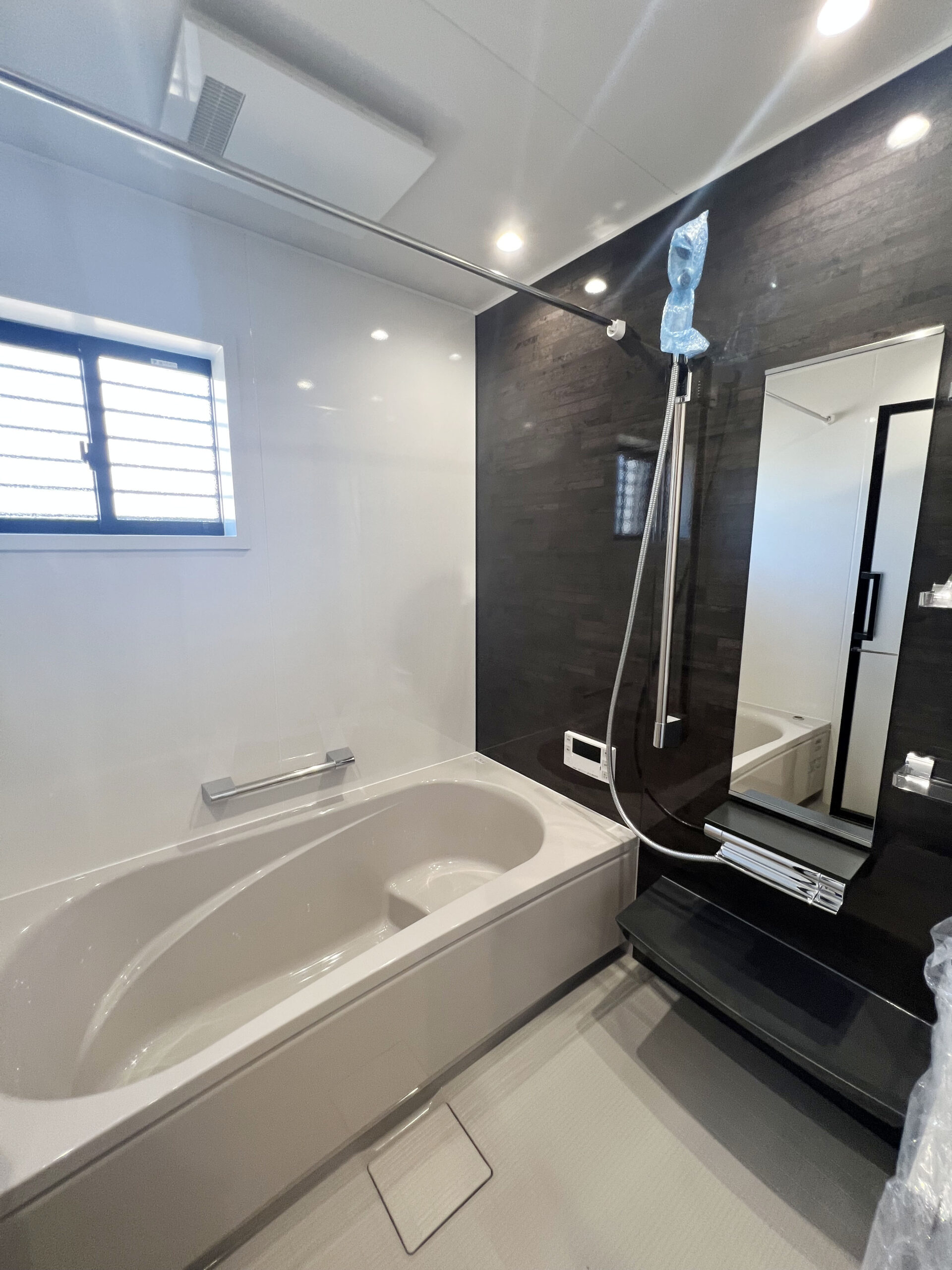 鶴ヶ島市 注文住宅：グレー×チェスナットのシンプルモダンな邸宅