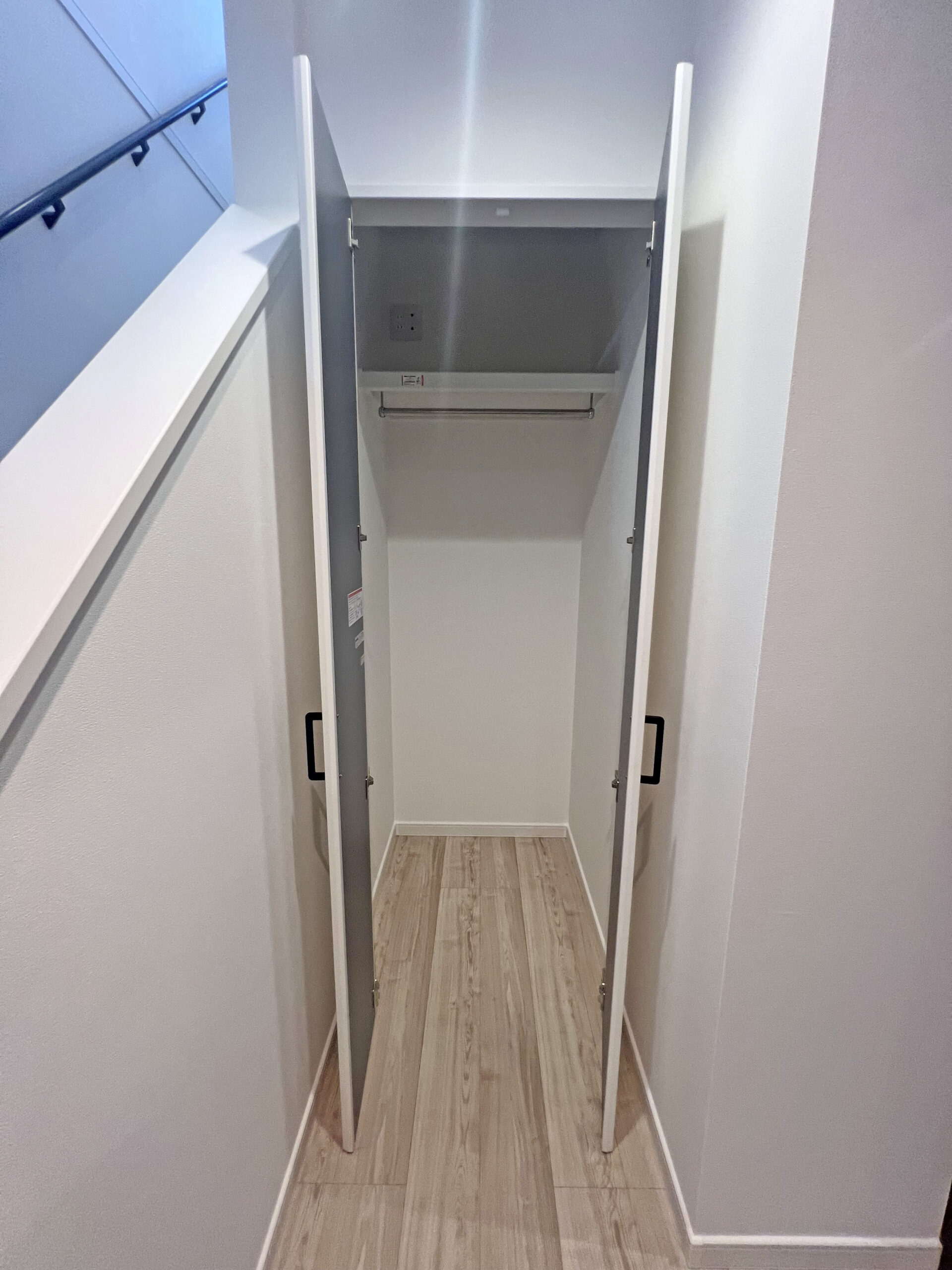 鶴ヶ島市 注文住宅：グレー×チェスナットのシンプルモダンな邸宅