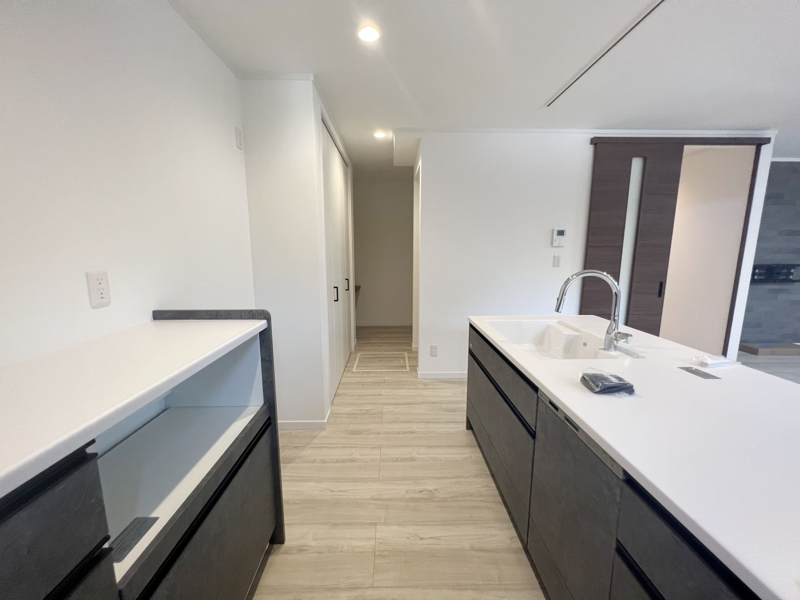 鶴ヶ島市 注文住宅：グレー×チェスナットのシンプルモダンな邸宅