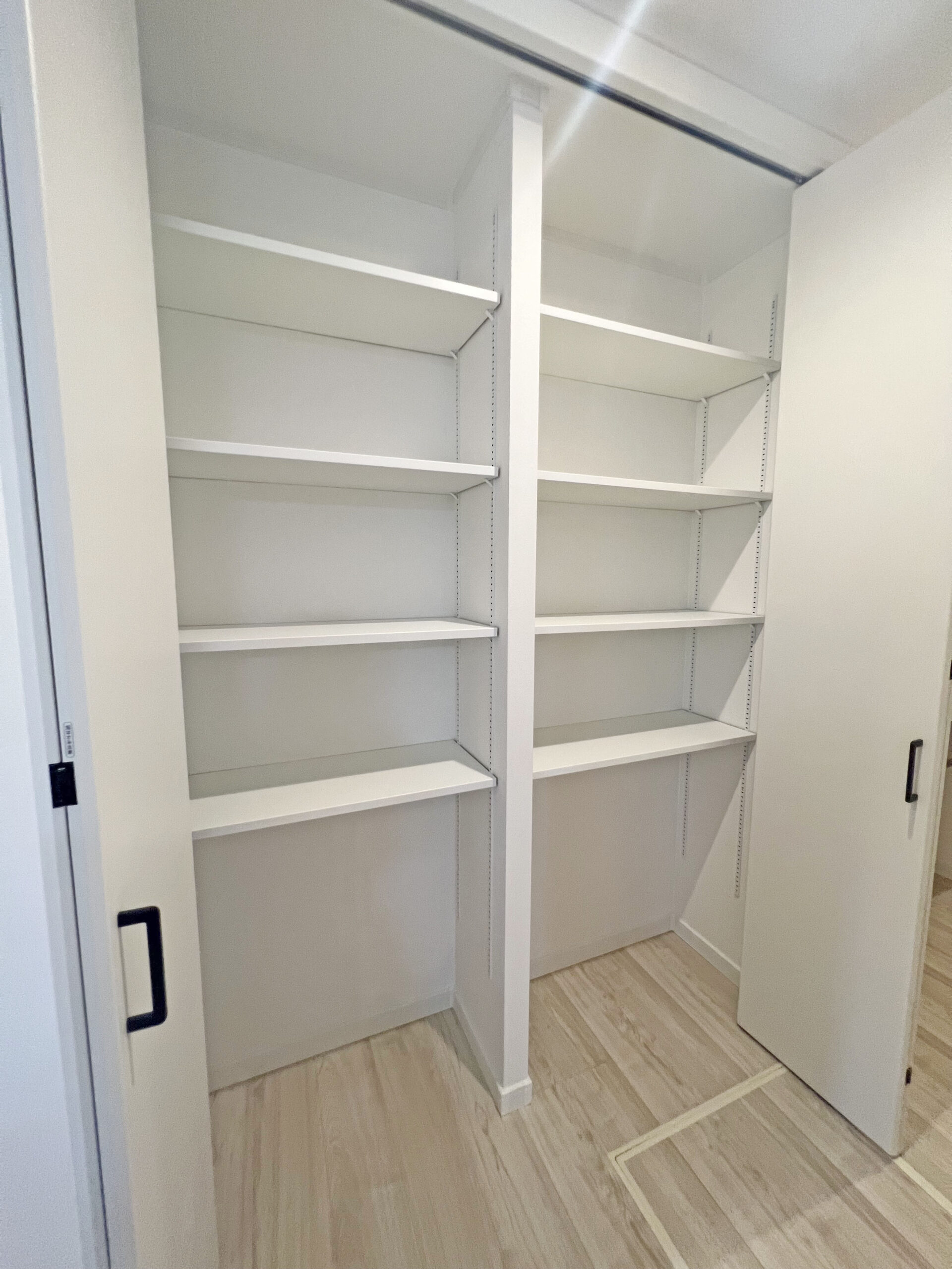 鶴ヶ島市 注文住宅：グレー×チェスナットのシンプルモダンな邸宅