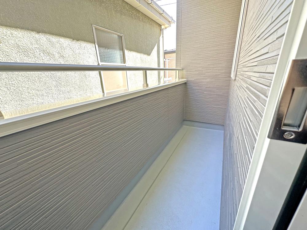 入間郡三芳町 注文住宅：無機質でシックなシンプルハウス