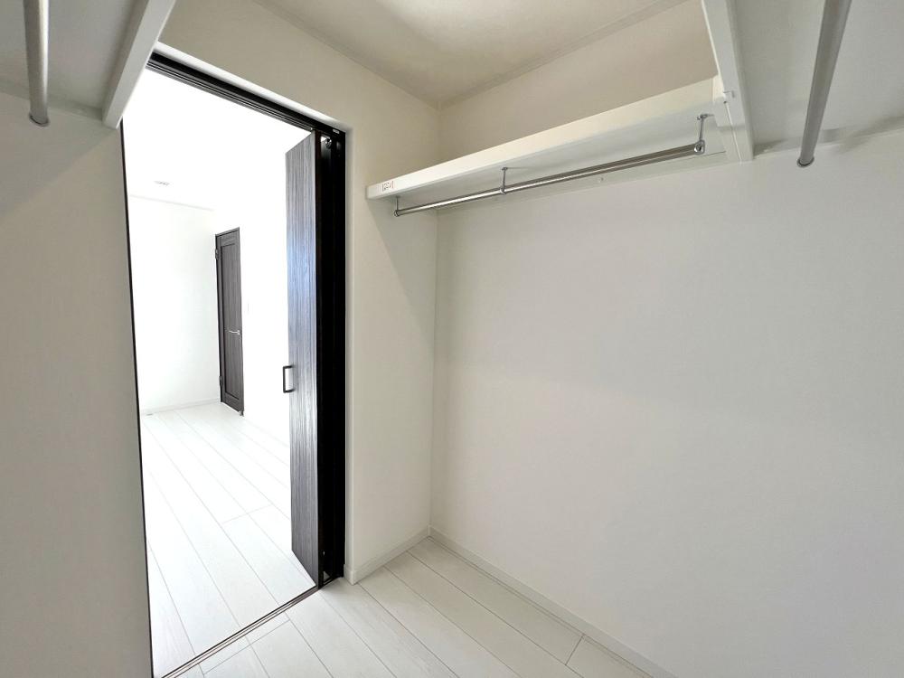入間郡三芳町 注文住宅：無機質でシックなシンプルハウス