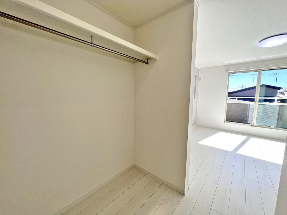 入間郡三芳町 注文住宅：無機質でシックなシンプルハウス