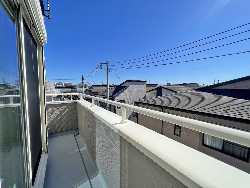 入間郡三芳町 注文住宅：無機質でシックなシンプルハウス