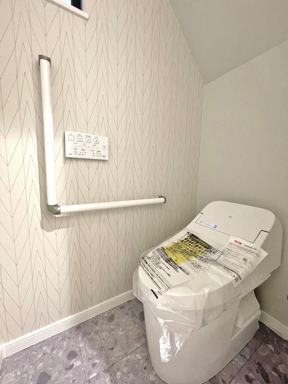 志木市 注文住宅：グレー×木目の外国風モダンハウス