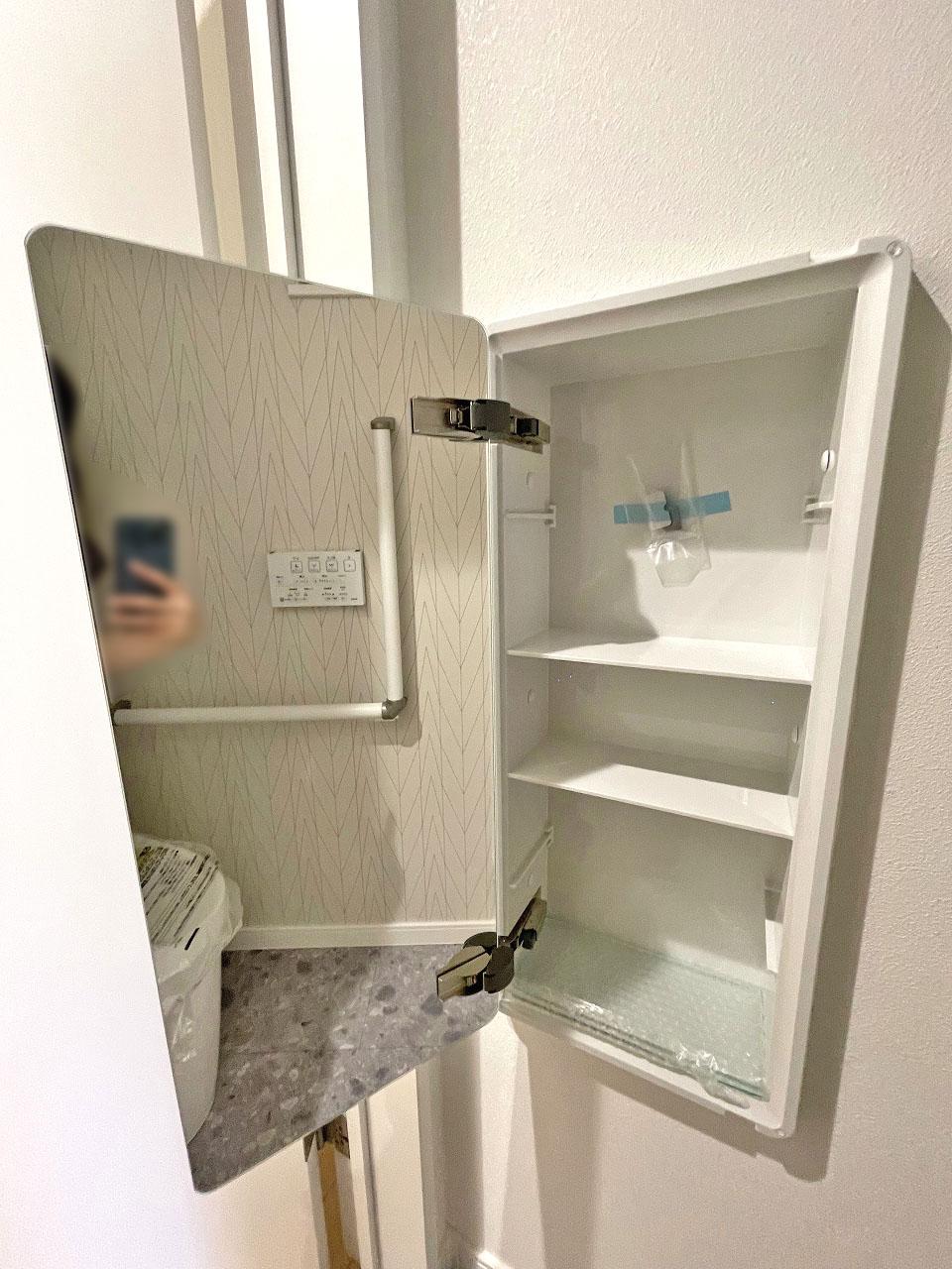 志木市 注文住宅：グレー×木目の外国風モダンハウス