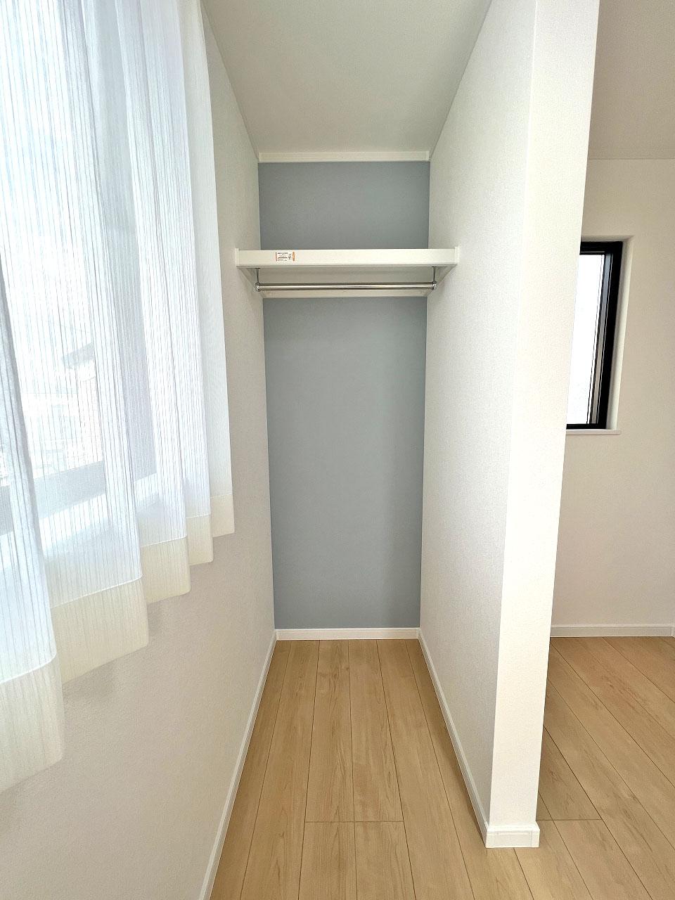志木市 注文住宅：グレー×木目の外国風モダンハウス