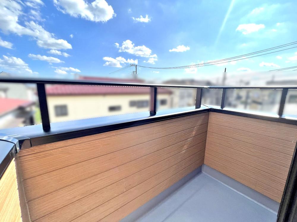 志木市 注文住宅：グレー×木目の外国風モダンハウス