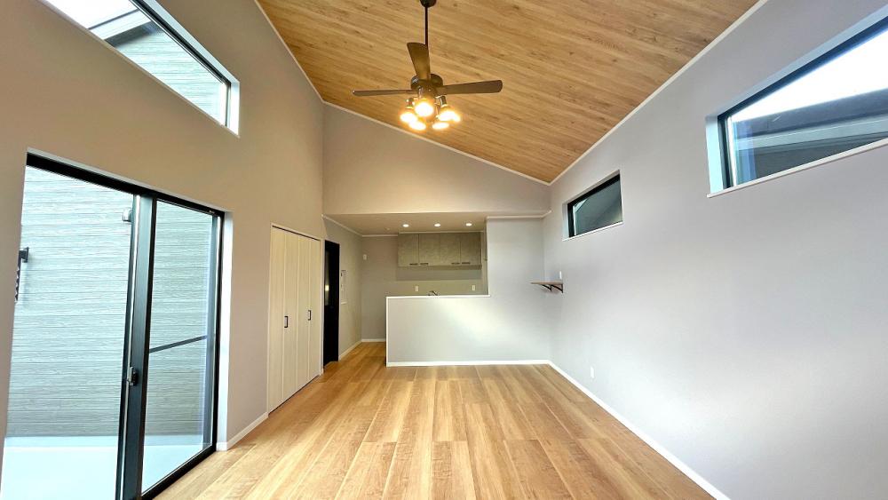 鶴ヶ島市 注文住宅：ホワイト×グレー×ウッド　お洒落な暮らしを叶える家