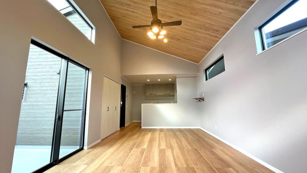 鶴ヶ島市 注文住宅：ホワイト×グレー×ウッド　お洒落な暮らしを叶える家