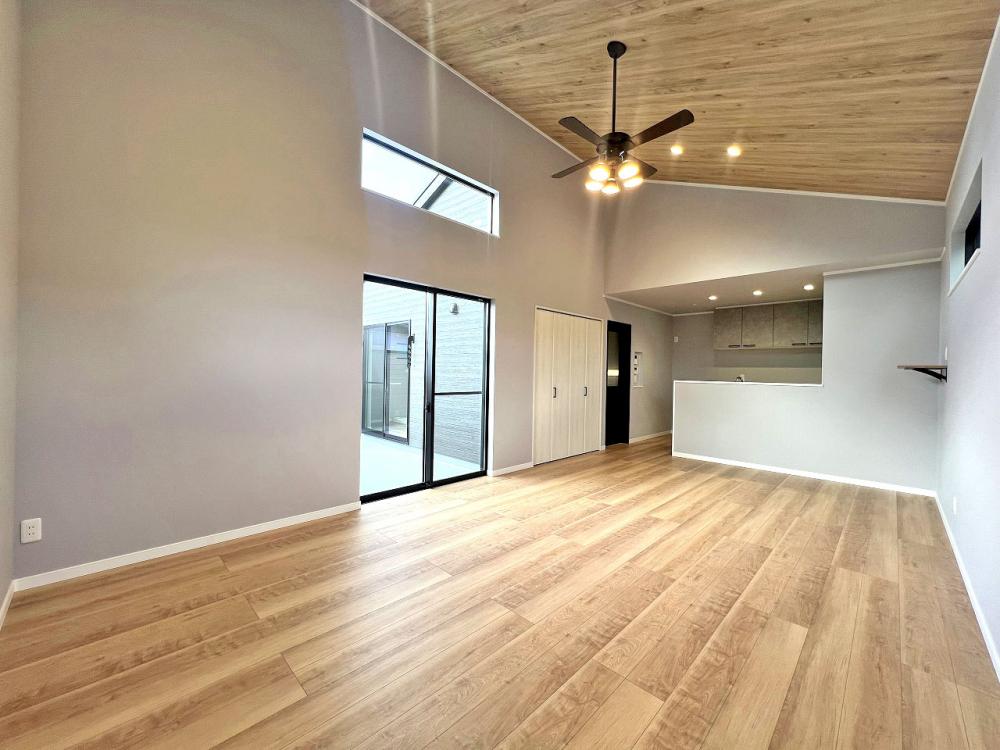 鶴ヶ島市 注文住宅：ホワイト×グレー×ウッド　お洒落な暮らしを叶える家