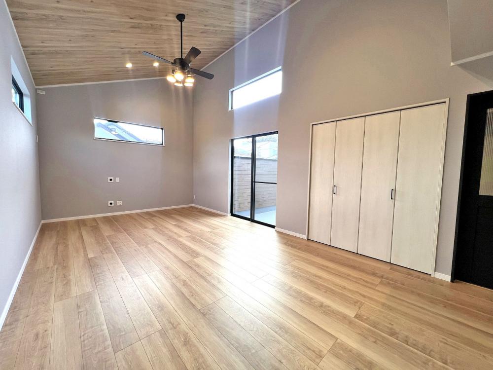 鶴ヶ島市 注文住宅：ホワイト×グレー×ウッド　お洒落な暮らしを叶える家