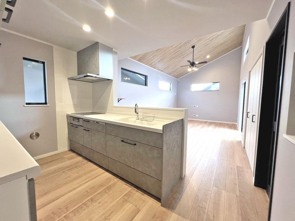 鶴ヶ島市 注文住宅：ホワイト×グレー×ウッド　お洒落な暮らしを叶える家