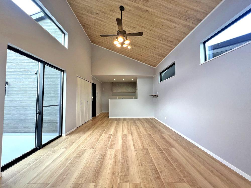 鶴ヶ島市 注文住宅：ホワイト×グレー×ウッド　お洒落な暮らしを叶える家