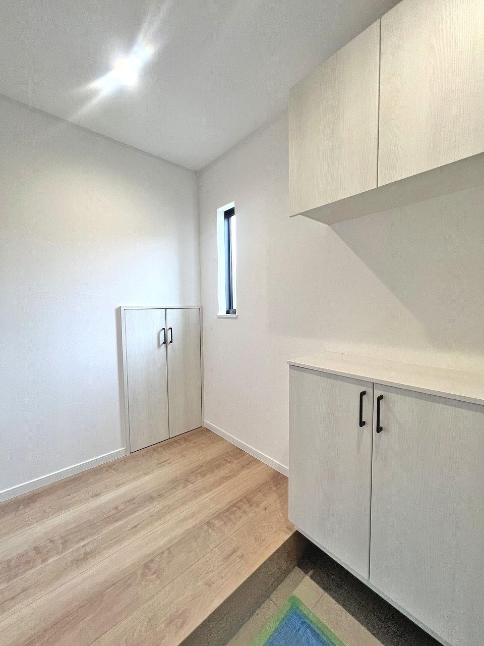 川越市 注文住宅：白×ブルー×ウッド　お洒落なカフェ風ハウス