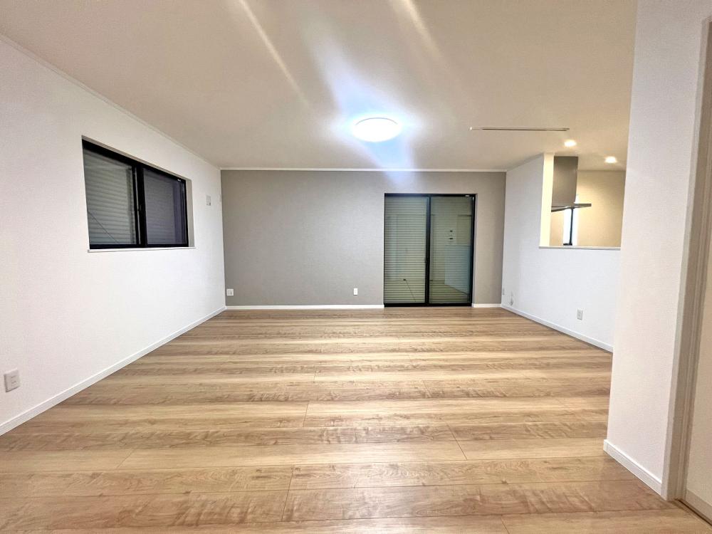 川越市 注文住宅：白×ブルー×ウッド　お洒落なカフェ風ハウス