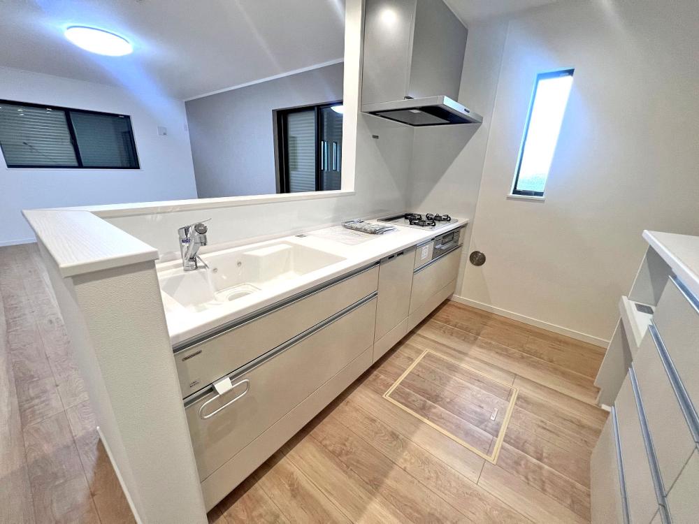 川越市 注文住宅：白×ブルー×ウッド　お洒落なカフェ風ハウス