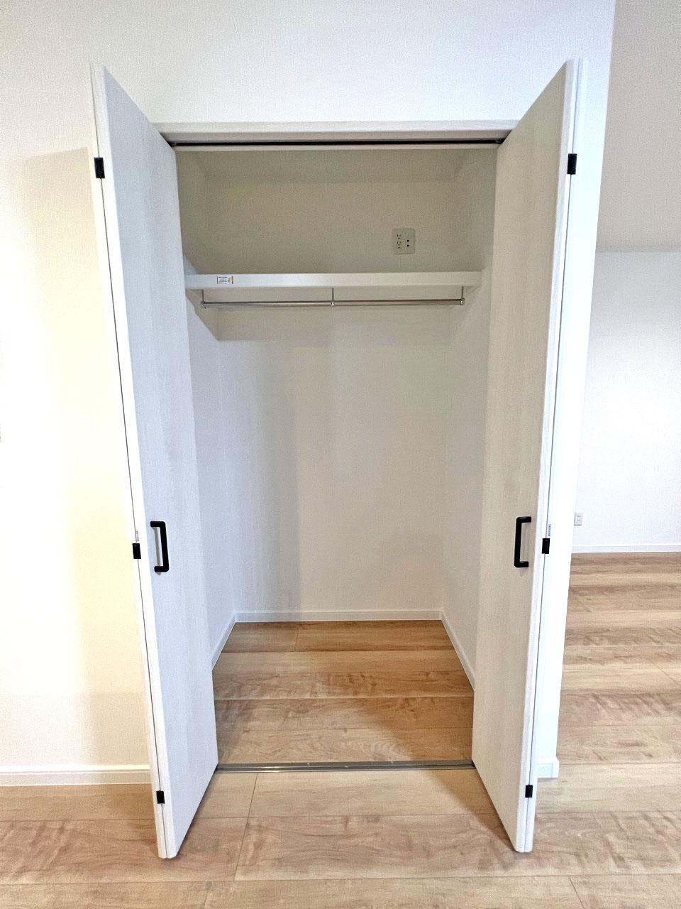 川越市 注文住宅：白×ブルー×ウッド　お洒落なカフェ風ハウス