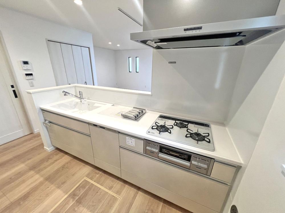 川越市 注文住宅：白×ブルー×ウッド　お洒落なカフェ風ハウス