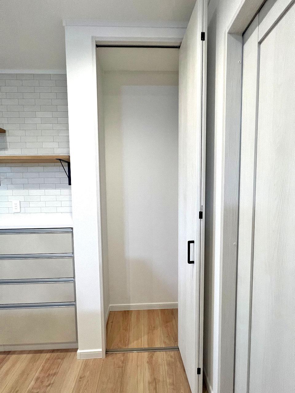 川越市 注文住宅：白×ブルー×ウッド　お洒落なカフェ風ハウス