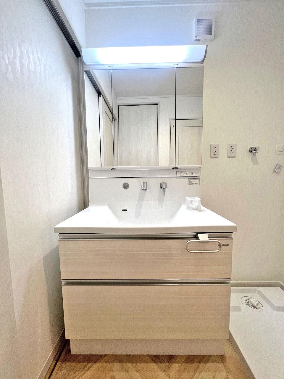 川越市 注文住宅：白×ブルー×ウッド　お洒落なカフェ風ハウス