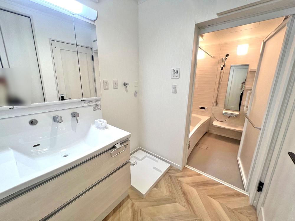 川越市 注文住宅：白×ブルー×ウッド　お洒落なカフェ風ハウス