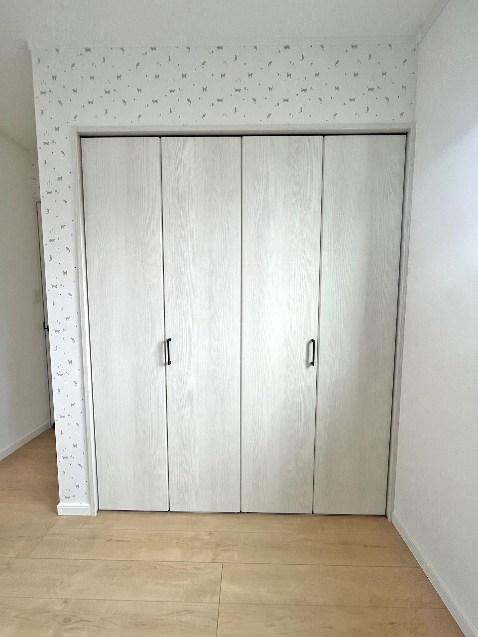 川越市 注文住宅：白×ブルー×ウッド　お洒落なカフェ風ハウス