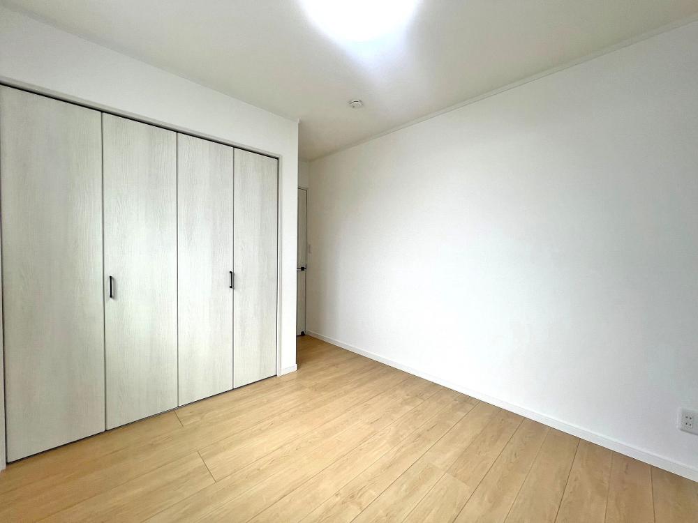 川越市 注文住宅：白×ブルー×ウッド　お洒落なカフェ風ハウス